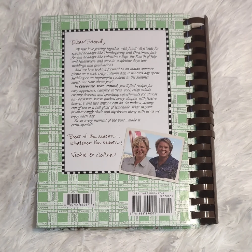 Gooseberry Patch Celebrate Year 'Round Cookbook